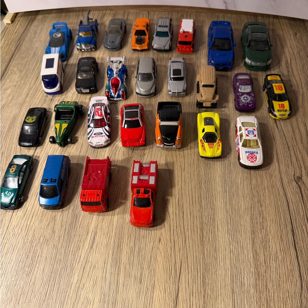 Matchbox Hot Wheels Maisto Diecast Car Lot 22 Mixed Models